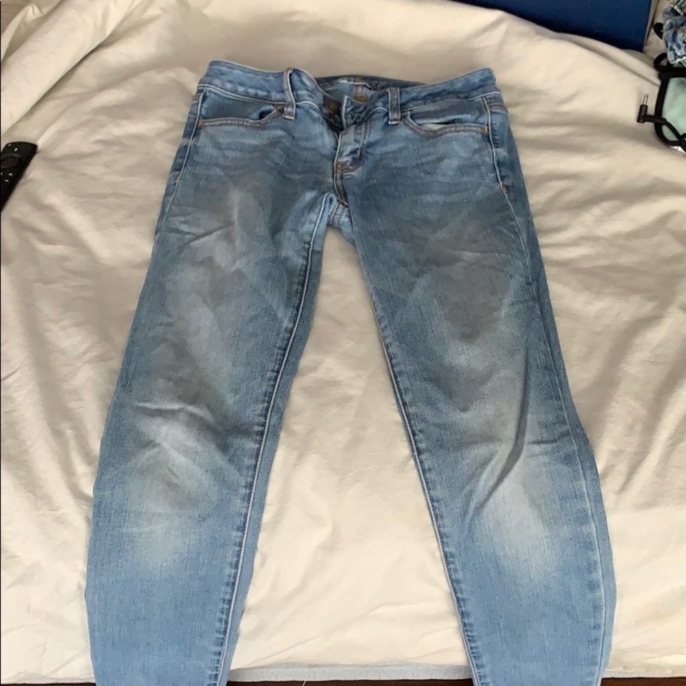 Light wash American eagle skinny jeans